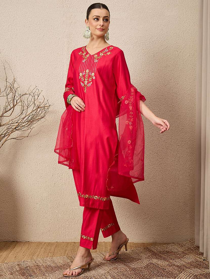 women self design pink kurta dupatta set