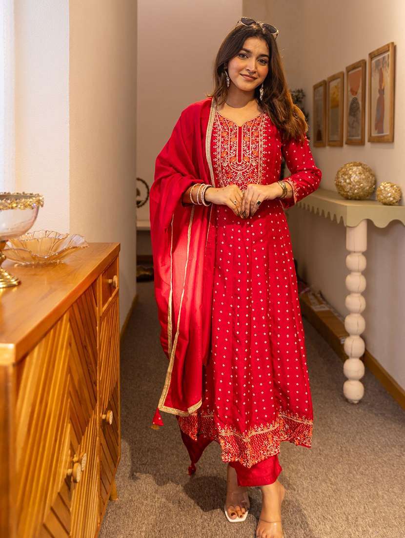 women self design pink kurta dupatta set