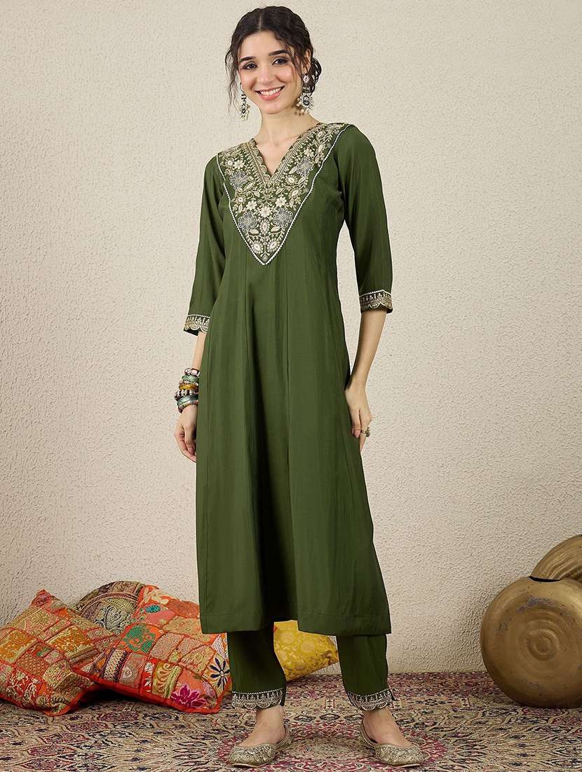 women green kurta dupatta set