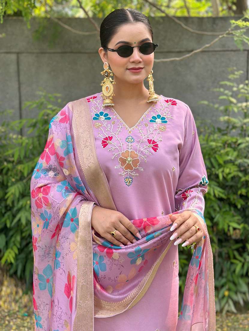 Women Purple Kurta Dupatta Set - 22440372 -  Standard Image - 3