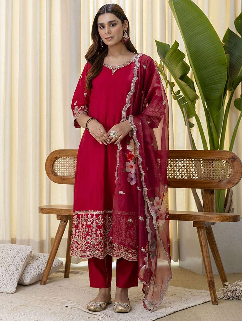women self design red kurta dupatta set