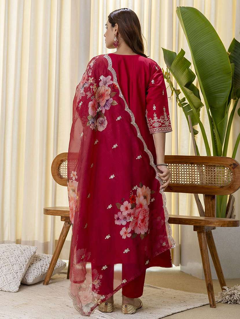 women self design red kurta dupatta set - 22440410 -  Standard Image - 3