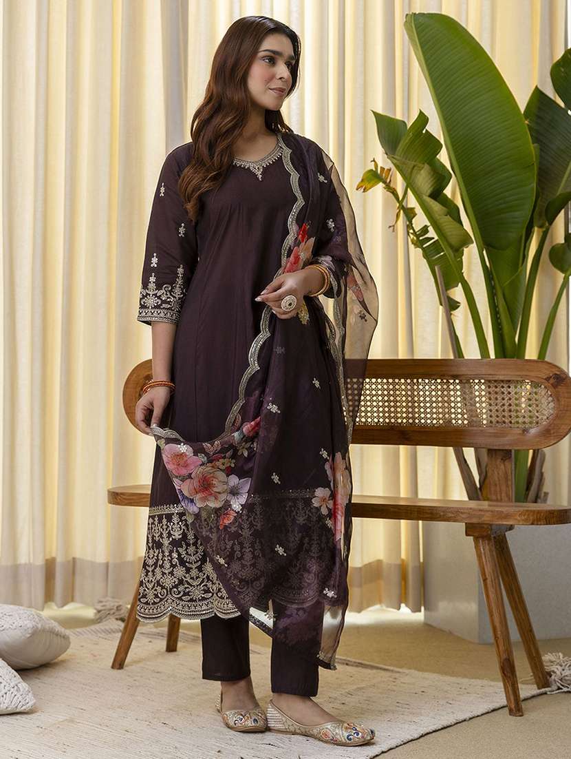 women brown kurta dupatta set