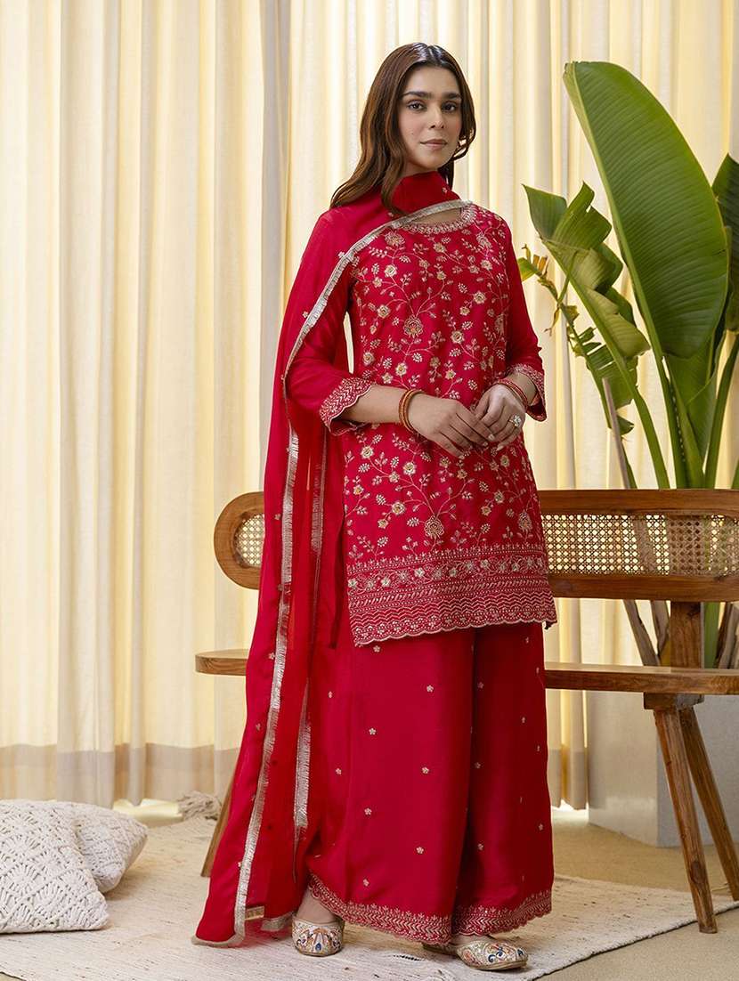 women pink kurta dupatta set