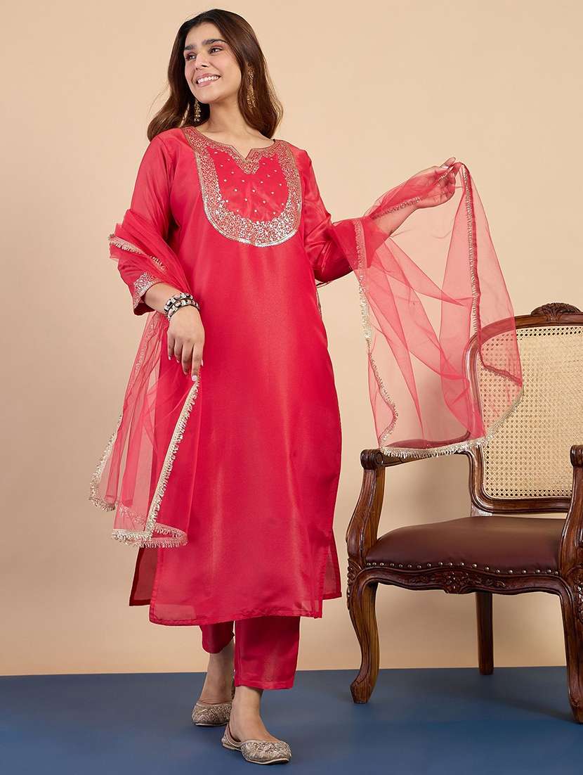 women pink kurta dupatta set
