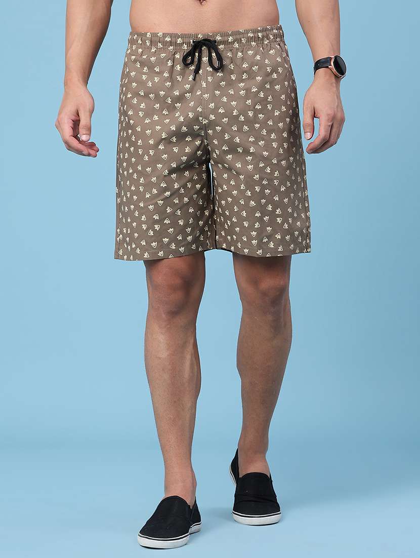 men printed mid rise regular fit shorts