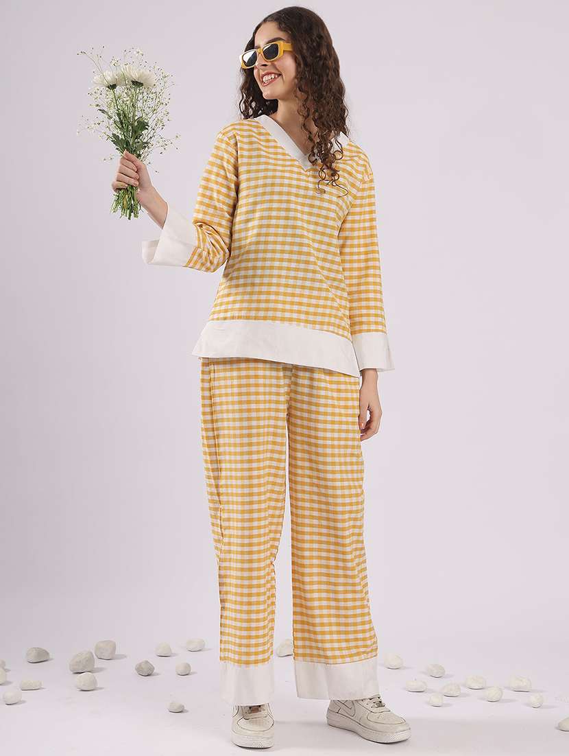 women checkered nightwear pyjama set