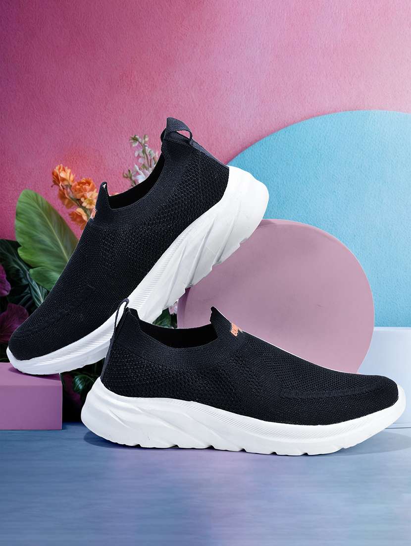 men solid slip on casual shoe