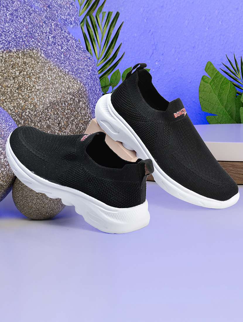 men solid slip on casual shoe