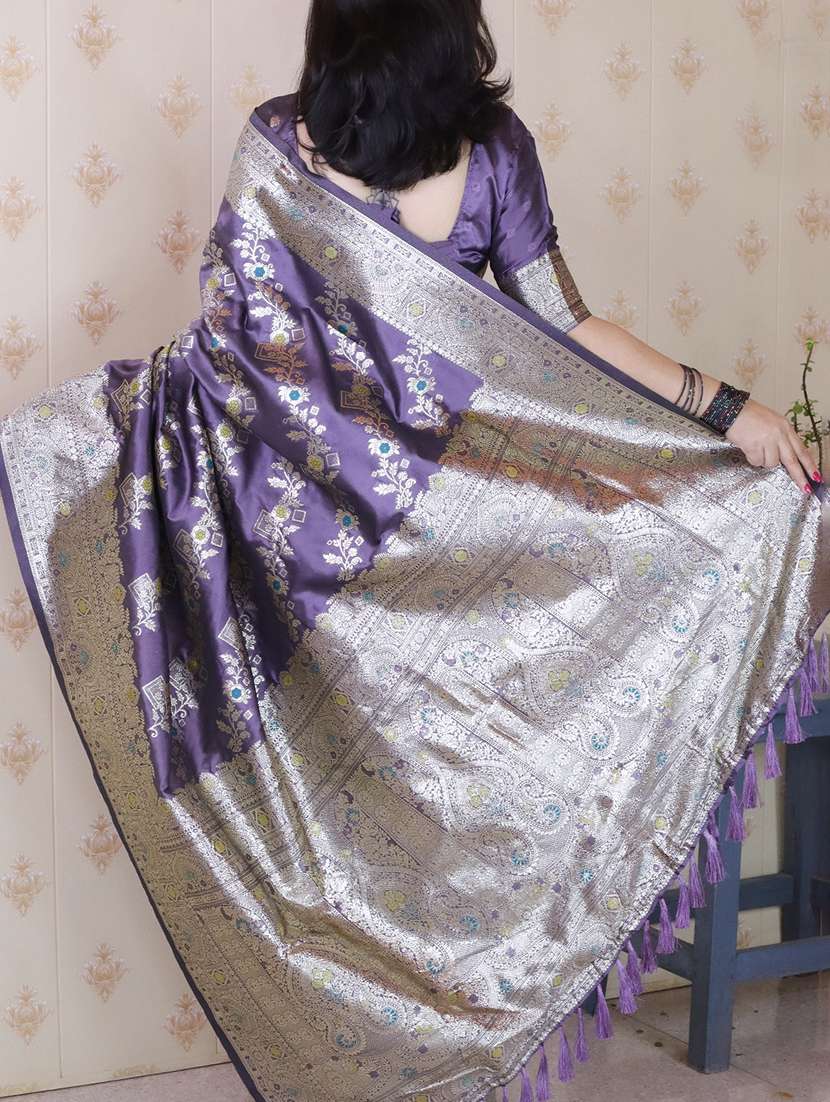 women self design banarasi saree with blouse - 22442947 -  Standard Image - 3