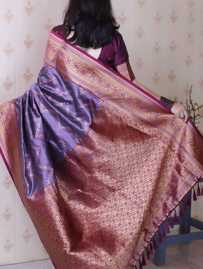 women self design banarasi saree with blouse - 22442967 -  Standard Image - 3