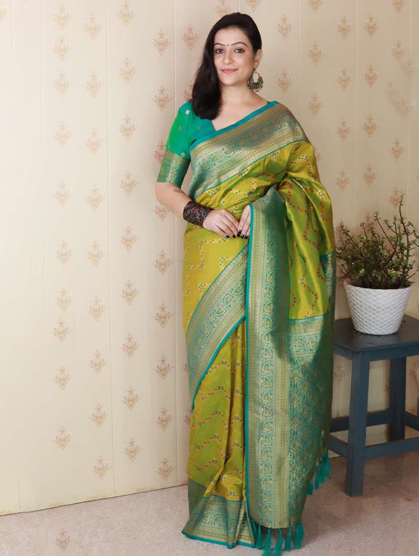 women self design banarasi saree with blouse