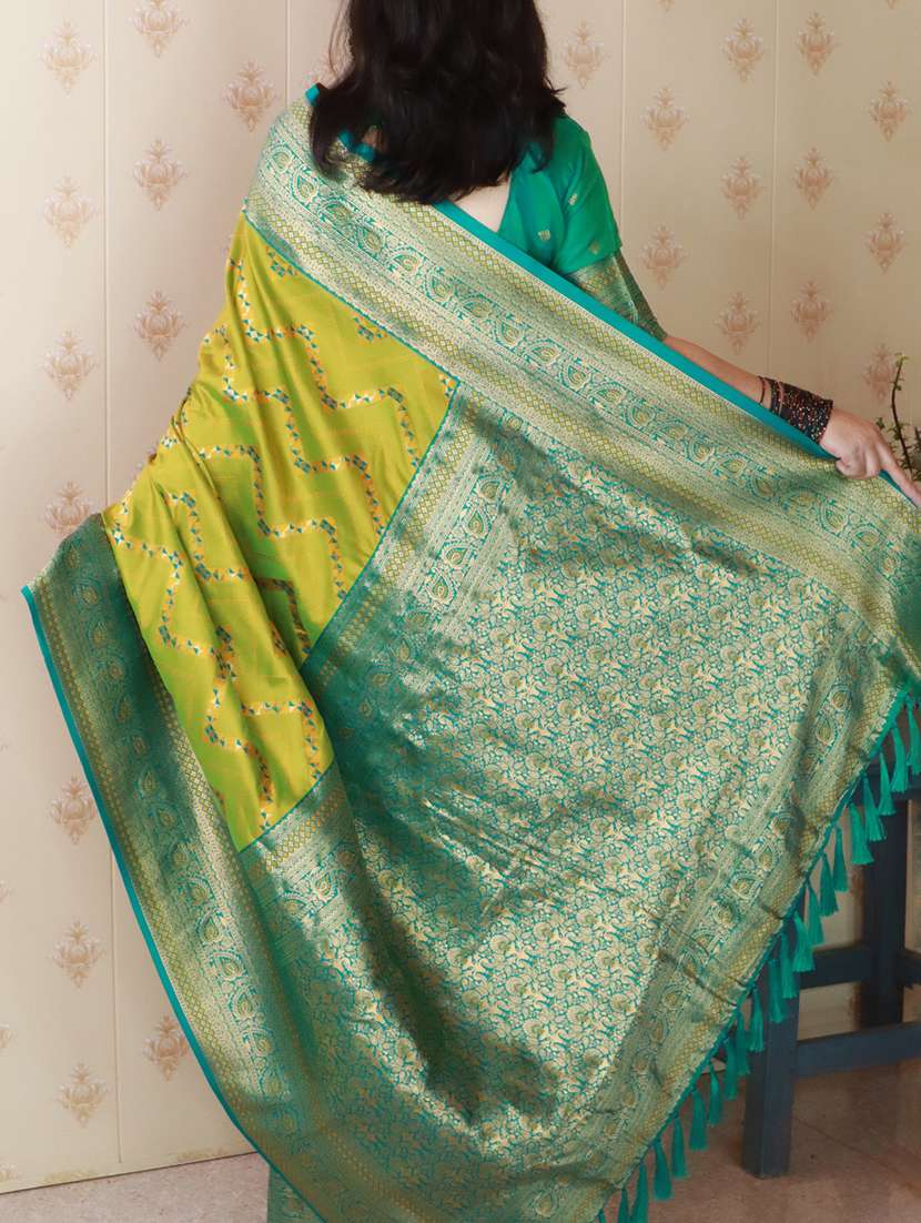 women self design banarasi saree with blouse - 22442968 -  Standard Image - 3
