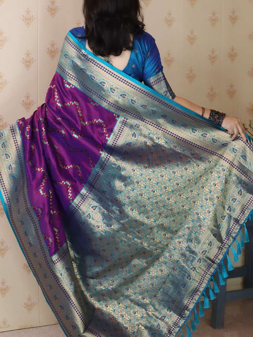 women self design banarasi saree with blouse - 22442971 -  Standard Image - 3