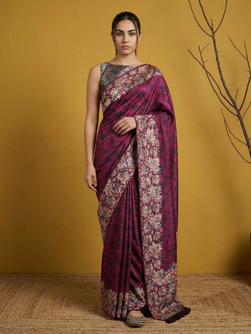 women printed bordered saree with blouse