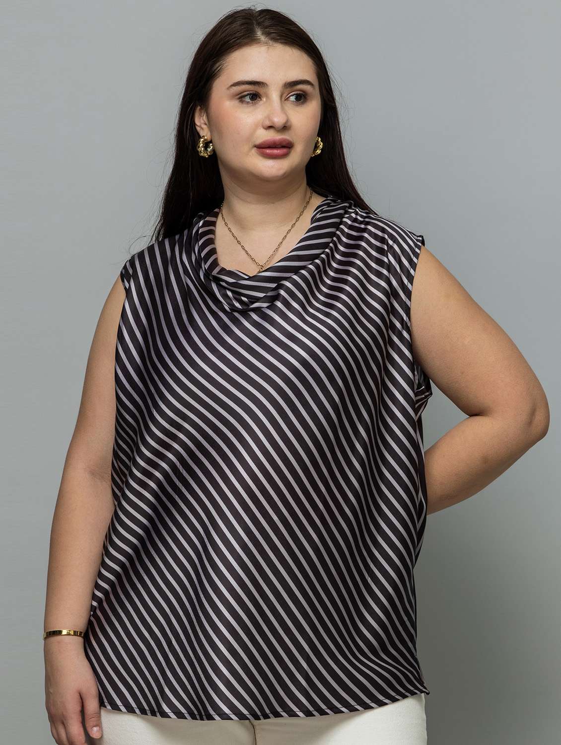 women plus size pinted sleeveless top