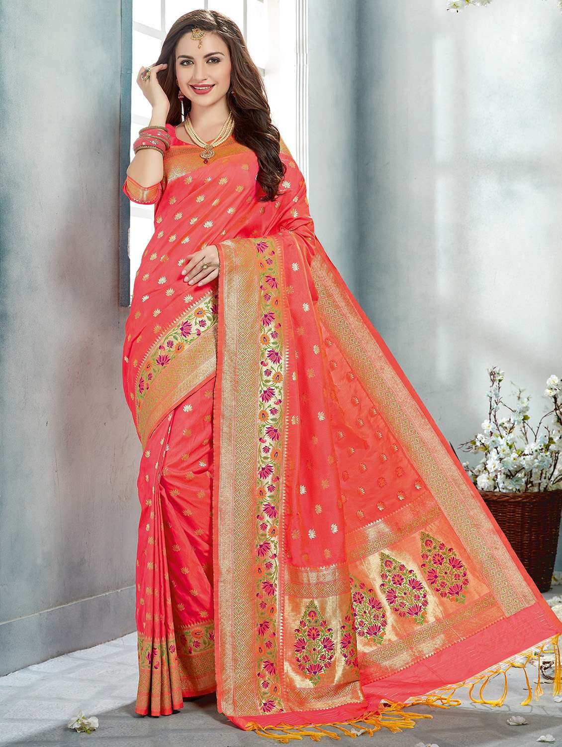 women self design banarasi saree