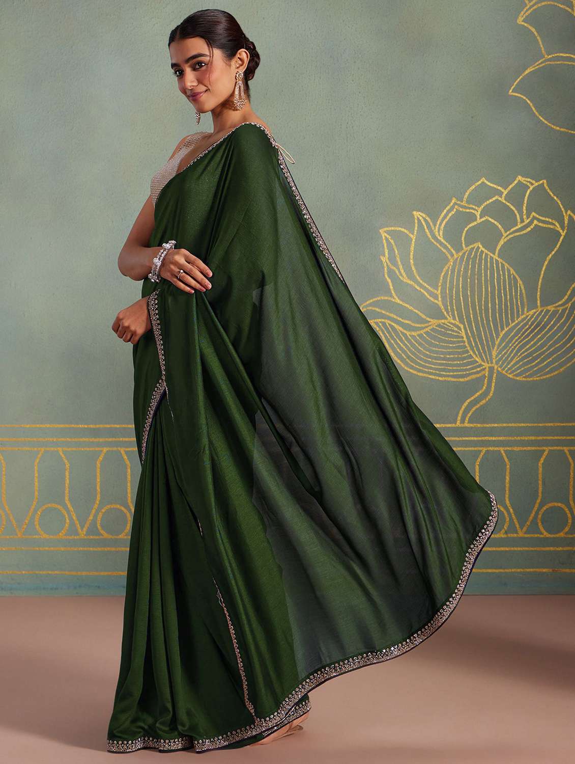 women solid with embellished bordered saree - 22444282 -  Standard Image - 3