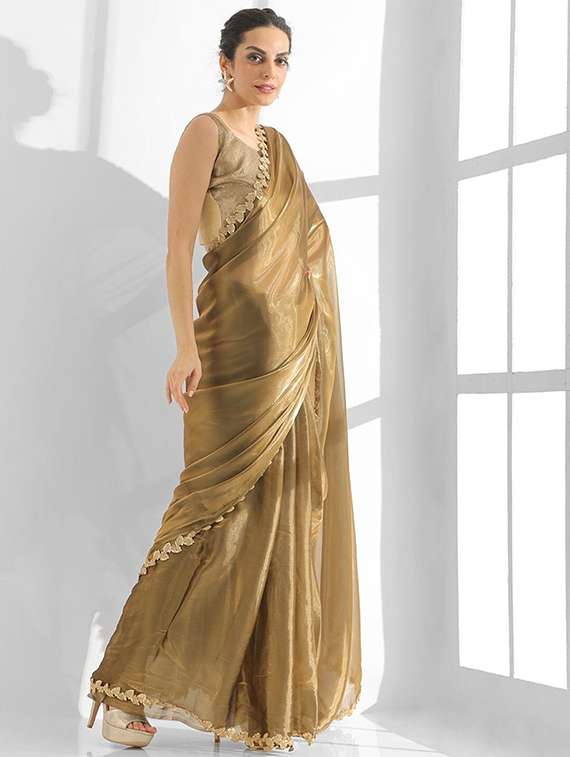 women solid with bordered saree - 22444297 -  Standard Image - 3