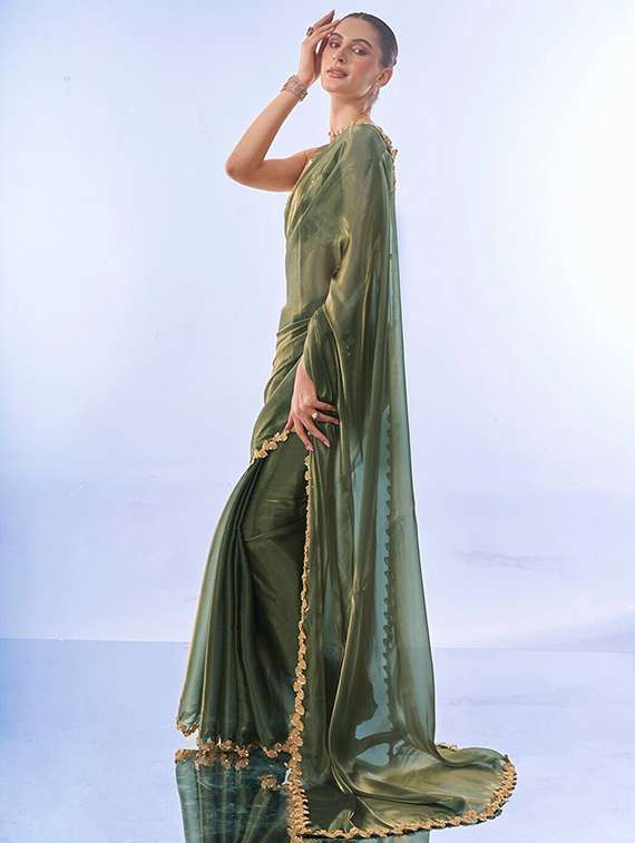 women solid with bordered saree - 22444298 -  Standard Image - 3