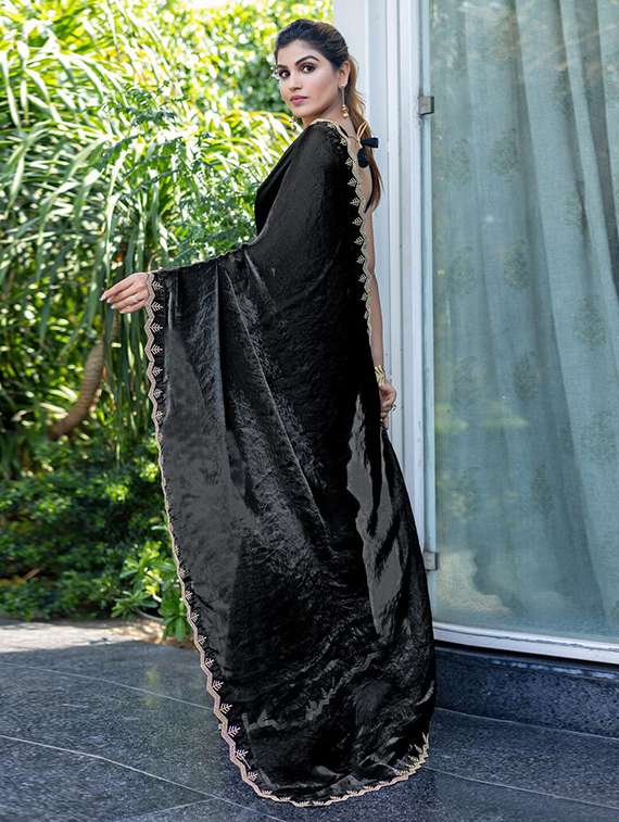 women solid with bordered saree - 22444381 -  Standard Image - 3