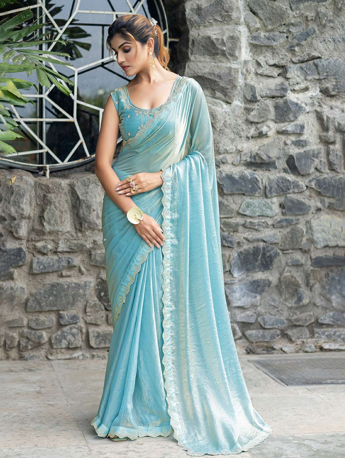 women solid with bordered saree