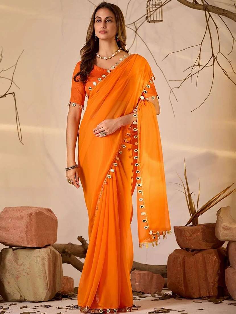 women solid with bordered saree - 22444525 -  Standard Image - 3