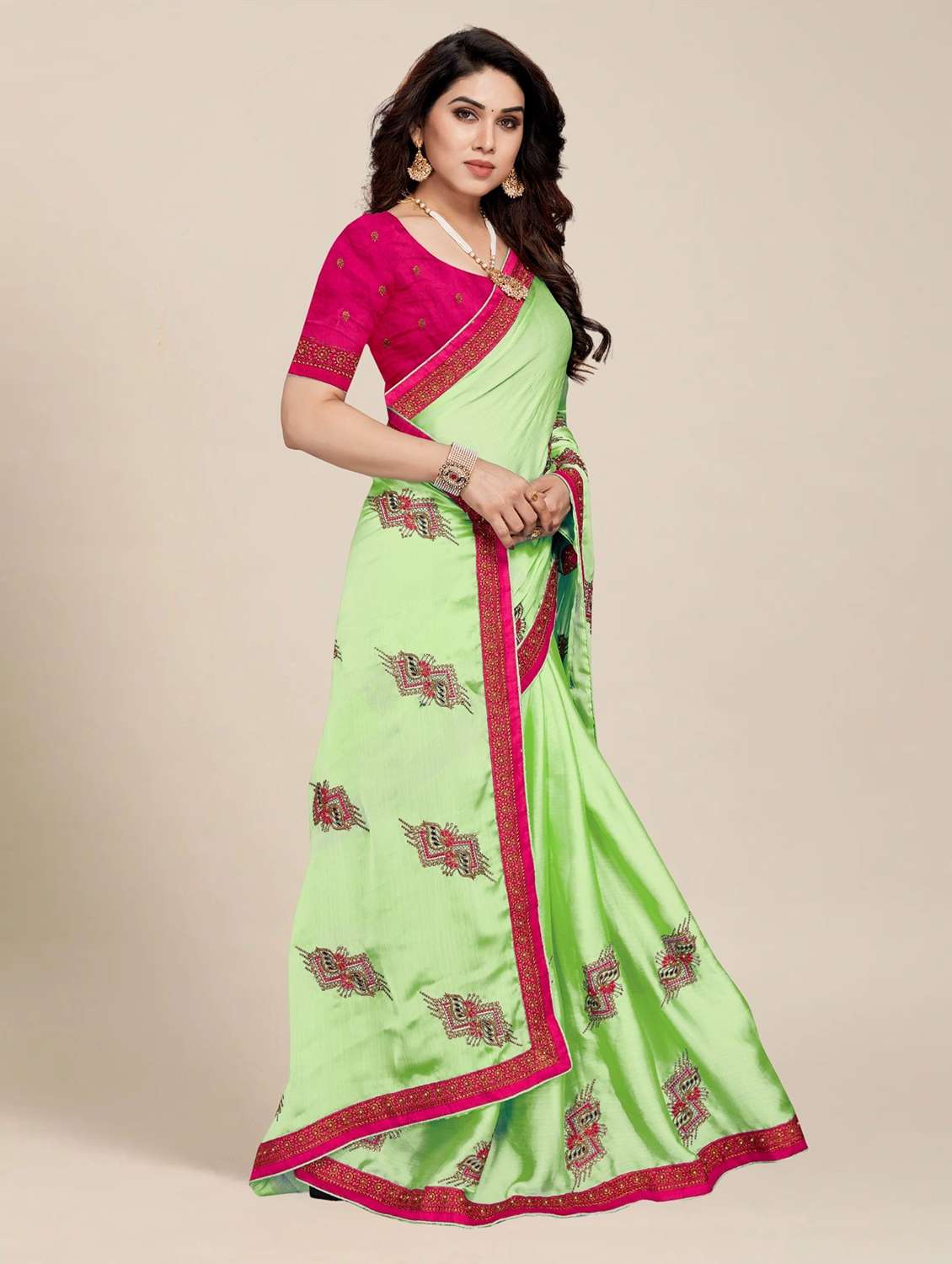 women solid with work embroidered saree - 22444789 -  Standard Image - 3