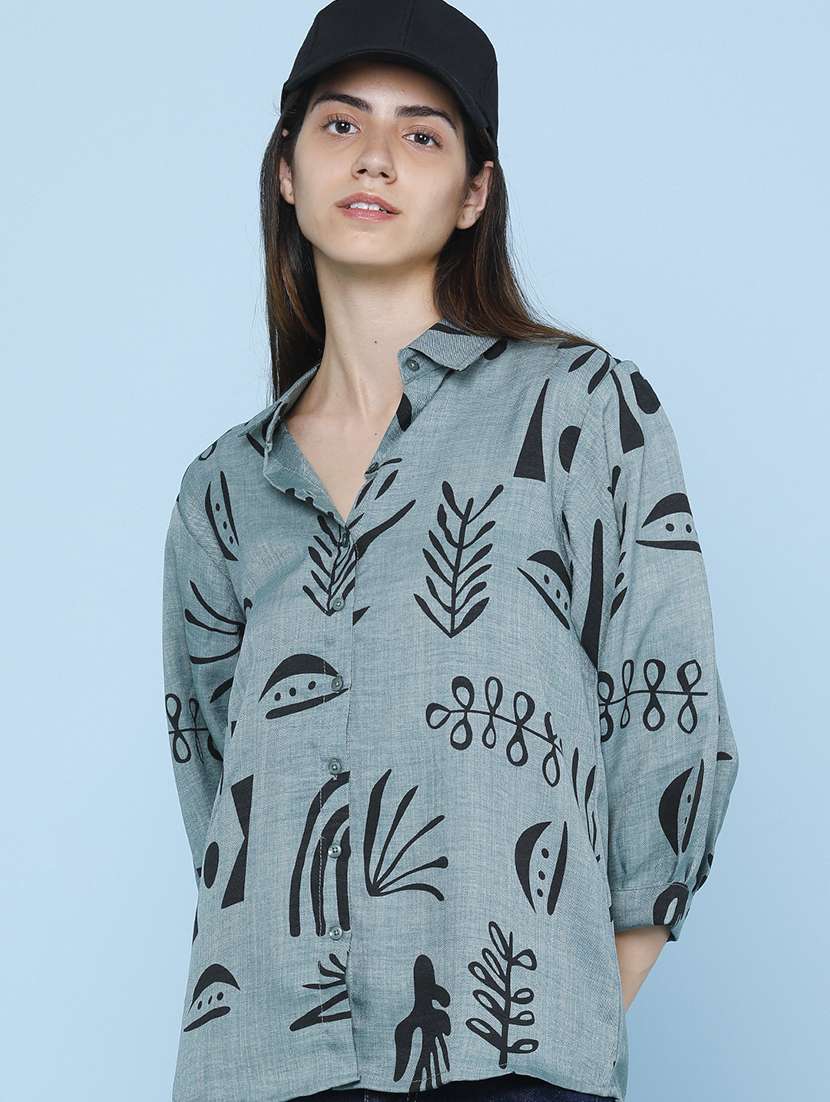 women printed three quarter sleeves shirt style top