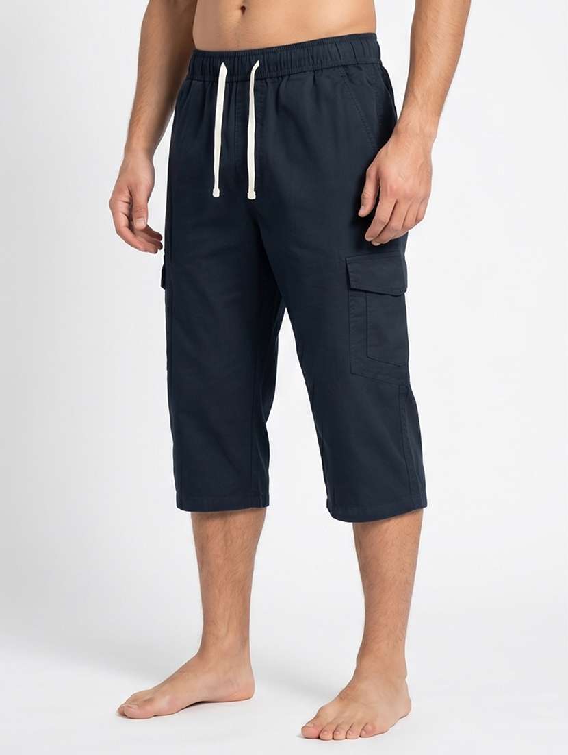men solid mid rise regular fit three fourth cargo shorts