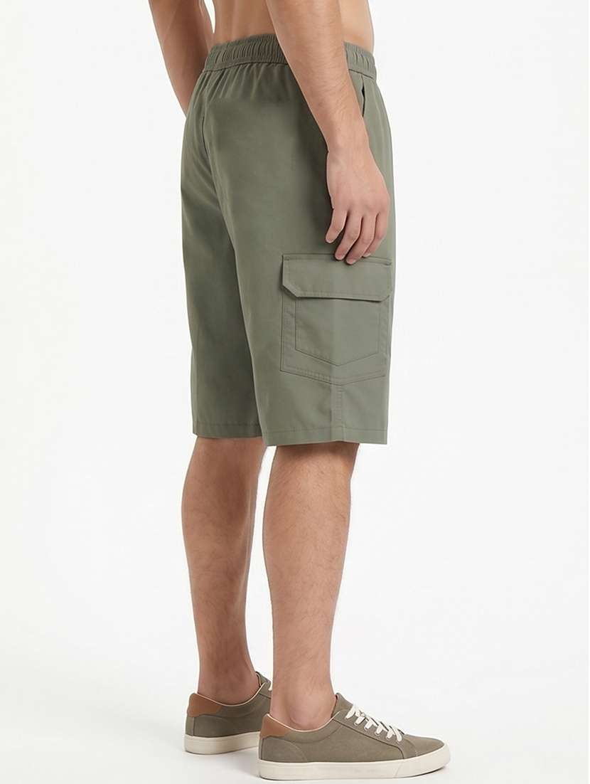men solid mid rise regular fit three fourth cargo shorts - 22446727 -  Standard Image - 3