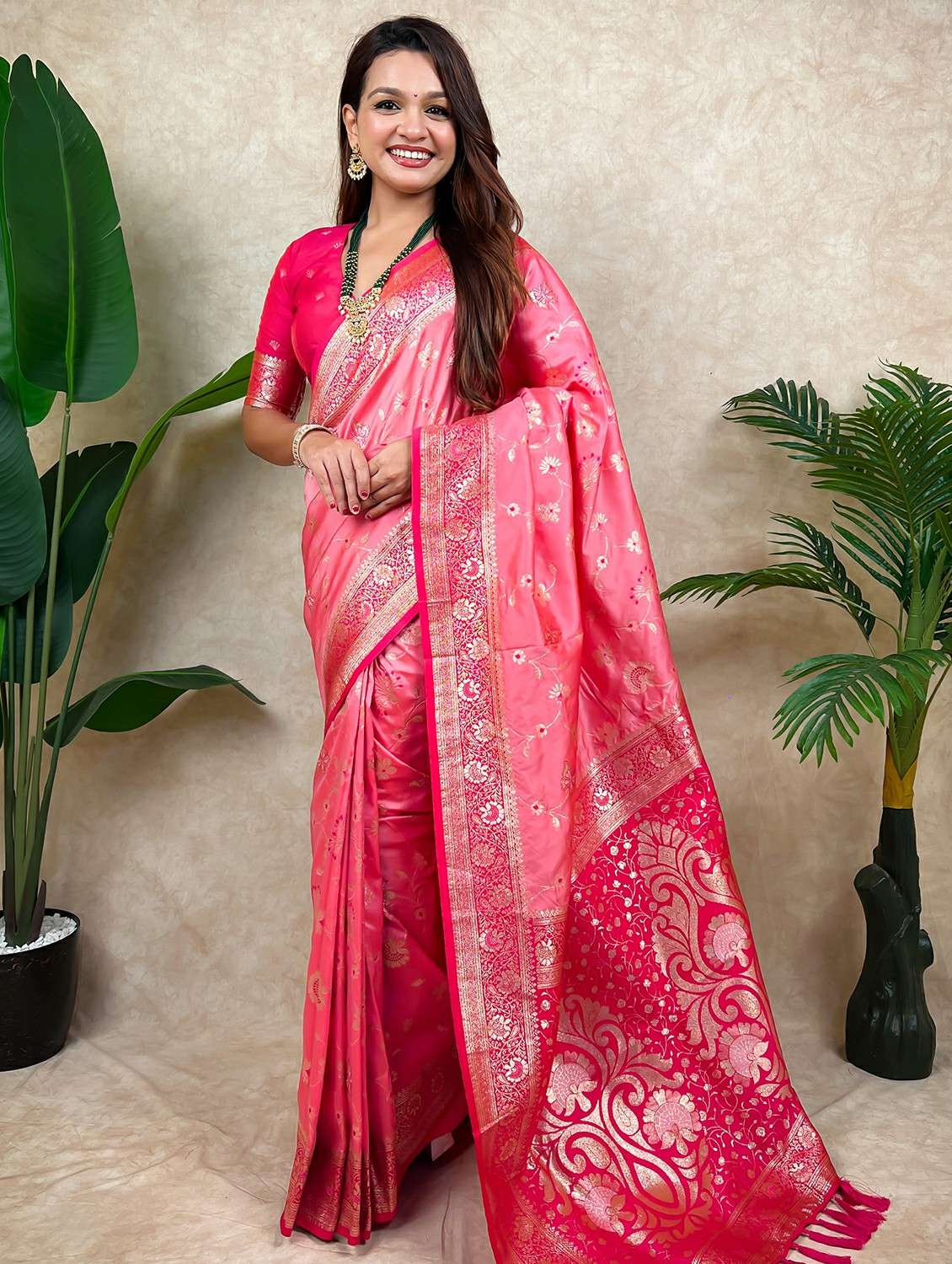 women self design banarasi saree with blouse