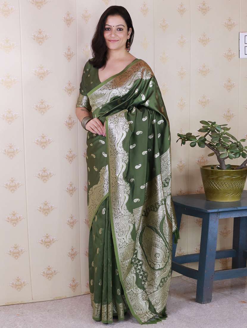 women self design banarasi saree with blouse