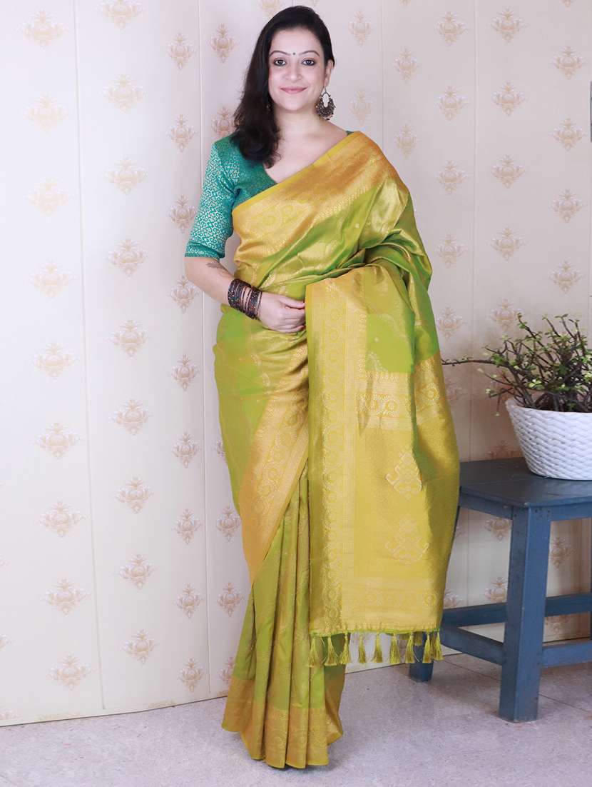 women self design banarasi saree with blouse