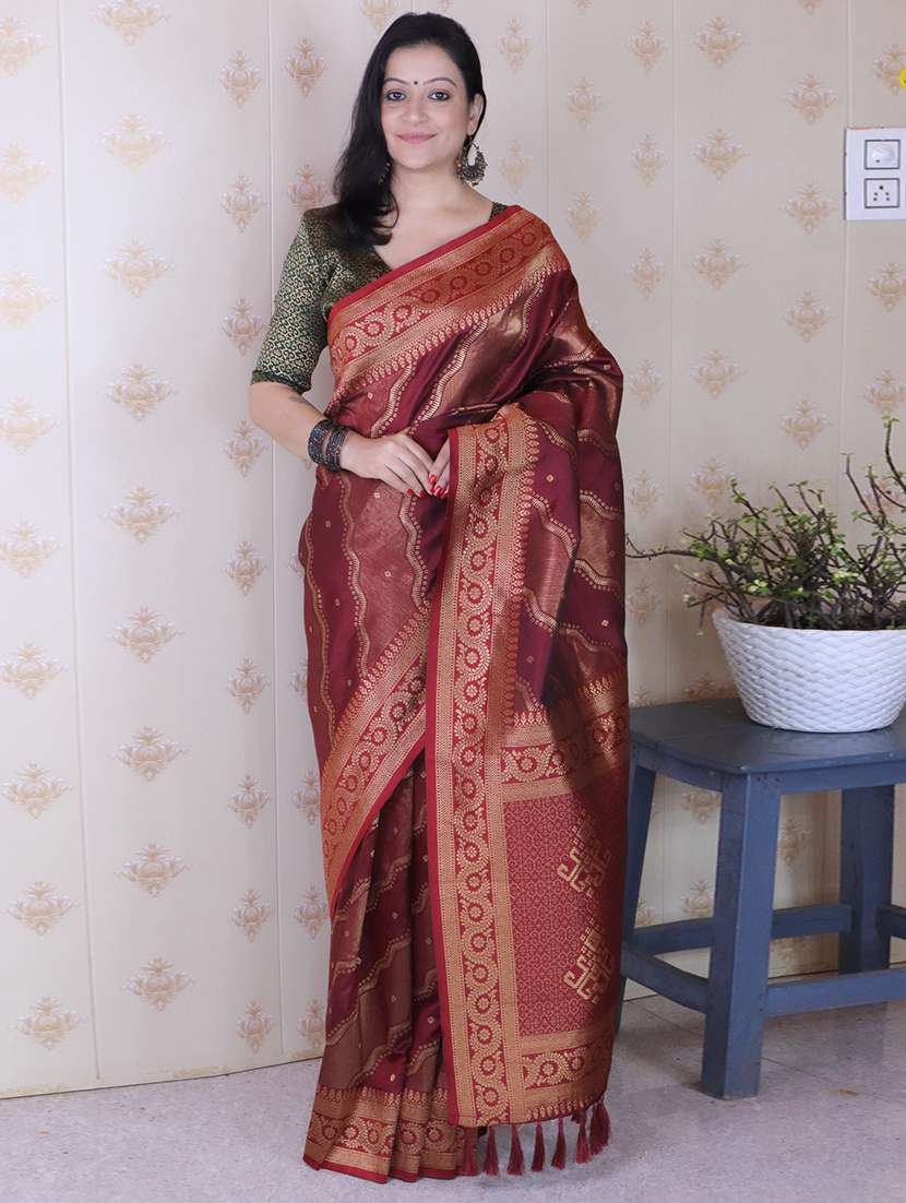 women self design banarasi saree with blouse