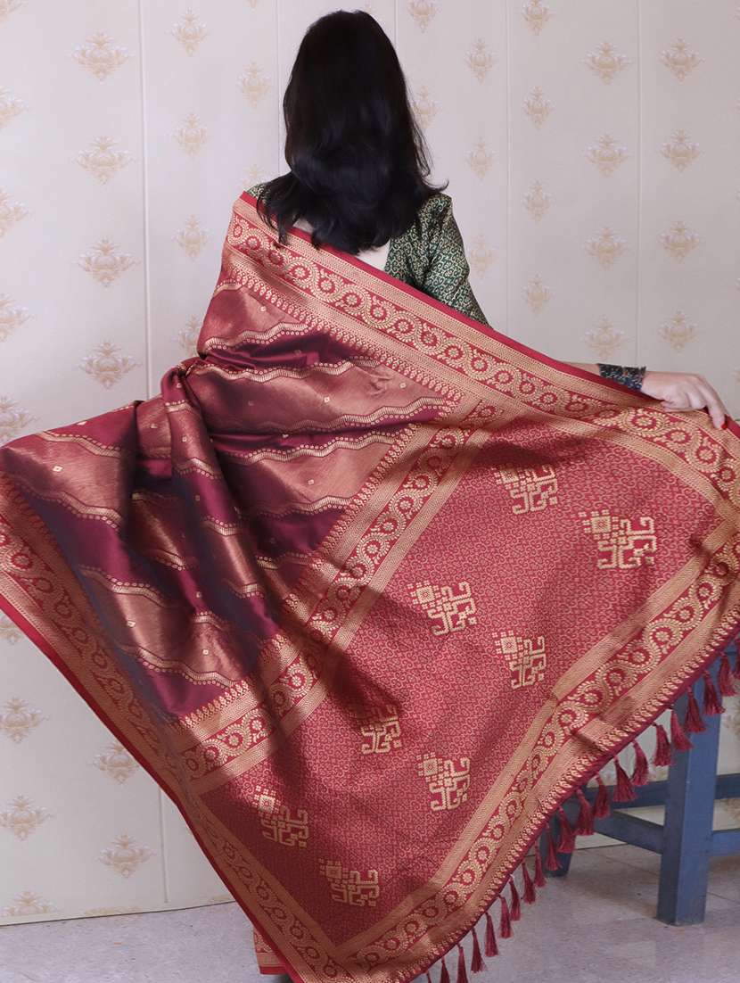 women self design banarasi saree with blouse - 22447560 -  Standard Image - 3