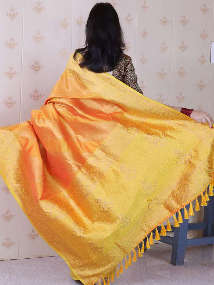 women self design banarasi saree with blouse - 22447561 -  Standard Image - 3