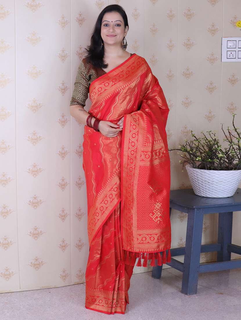 women self design banarasi saree with blouse