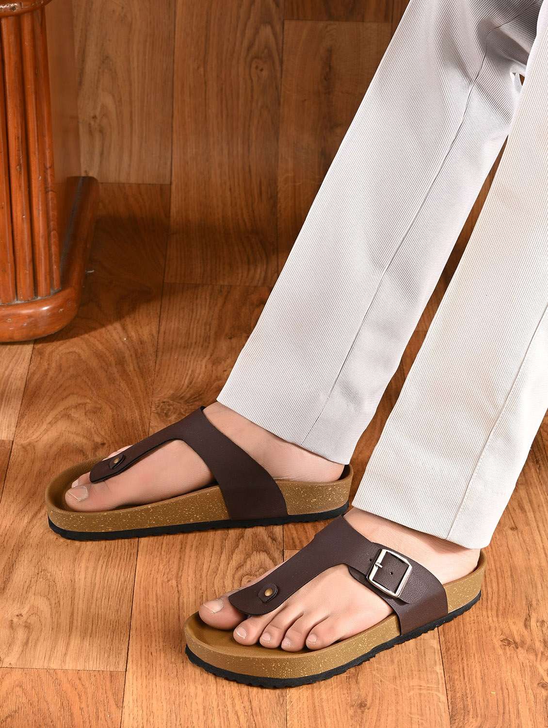 men solid toe seperator sandal - 22447655 -  Standard Image - 3