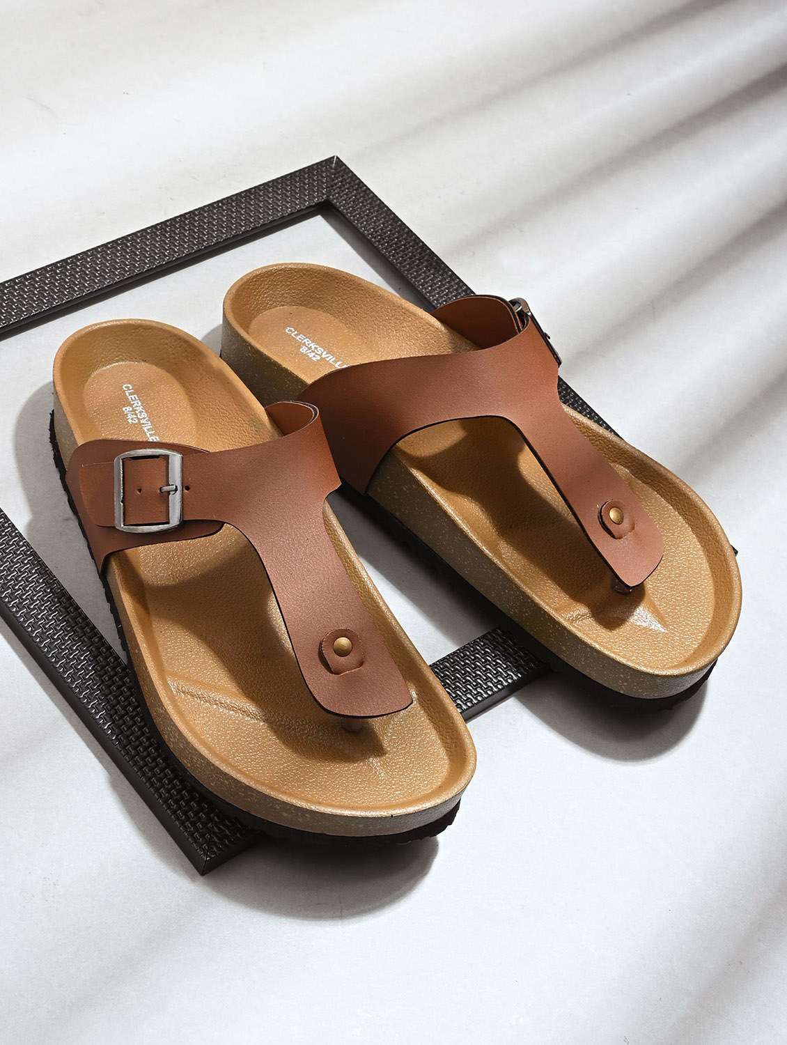 men solid toe seperator sandal