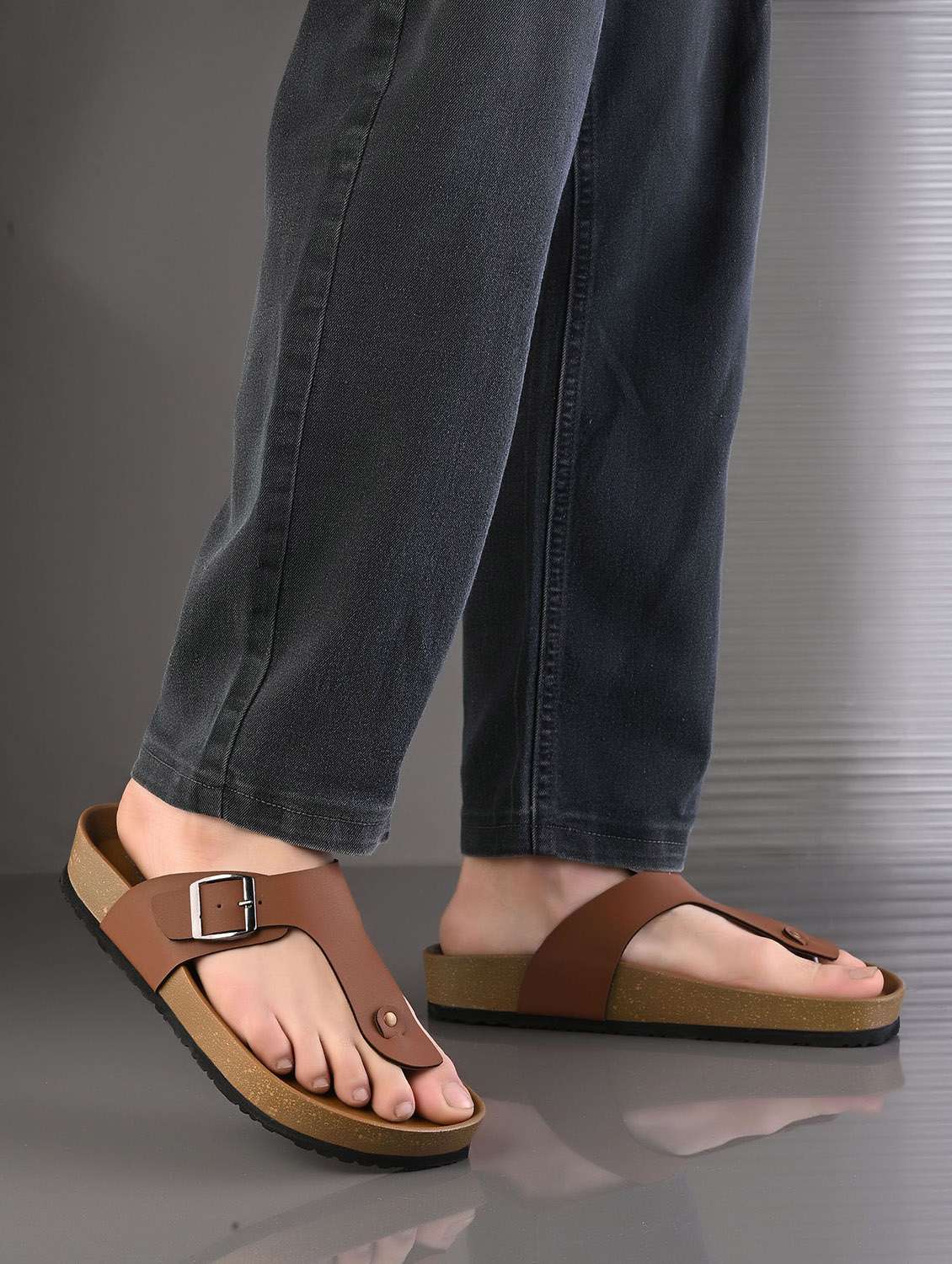 men solid toe seperator sandal - 22447656 -  Standard Image - 3