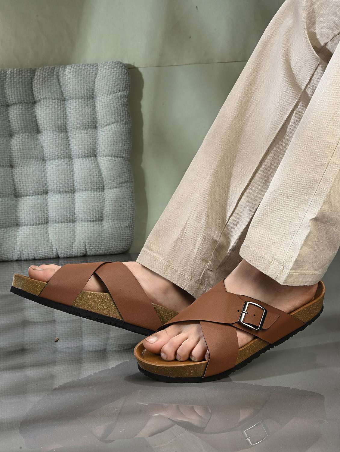 men solid slip on sandal - 22447662 -  Standard Image - 3