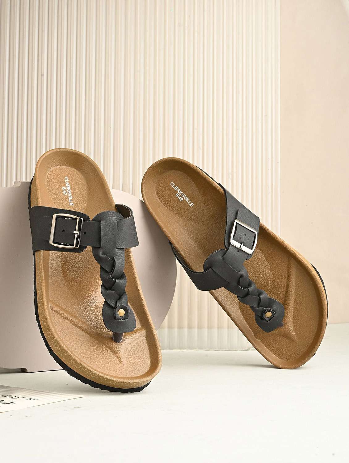 men solid toe seperator sandal