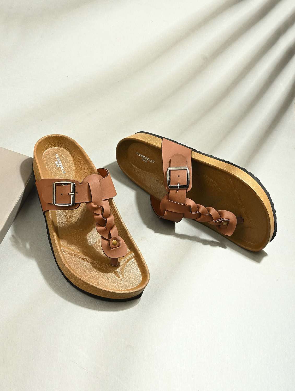men solid toe seperator sandal