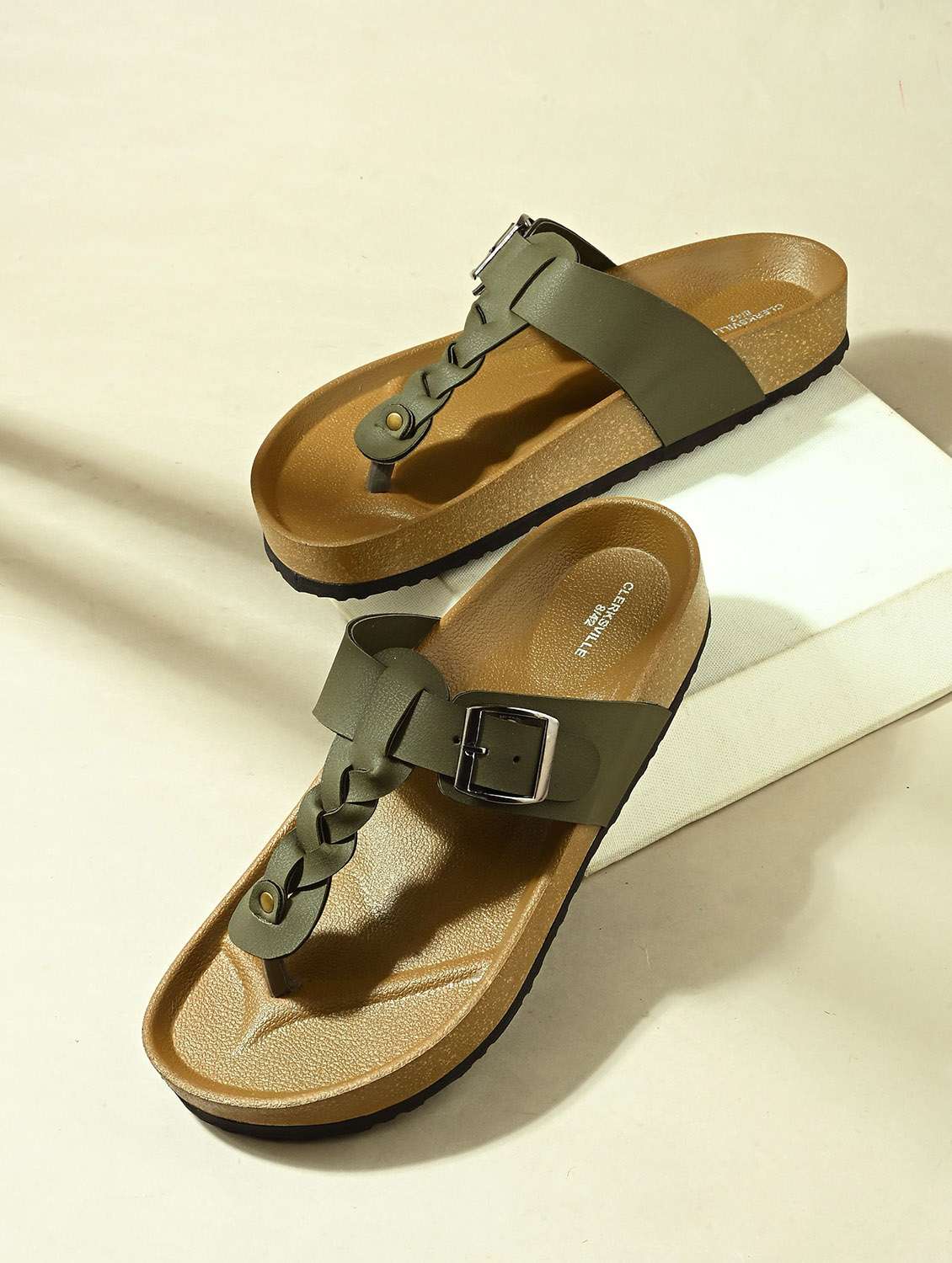 men solid toe seperator sandal
