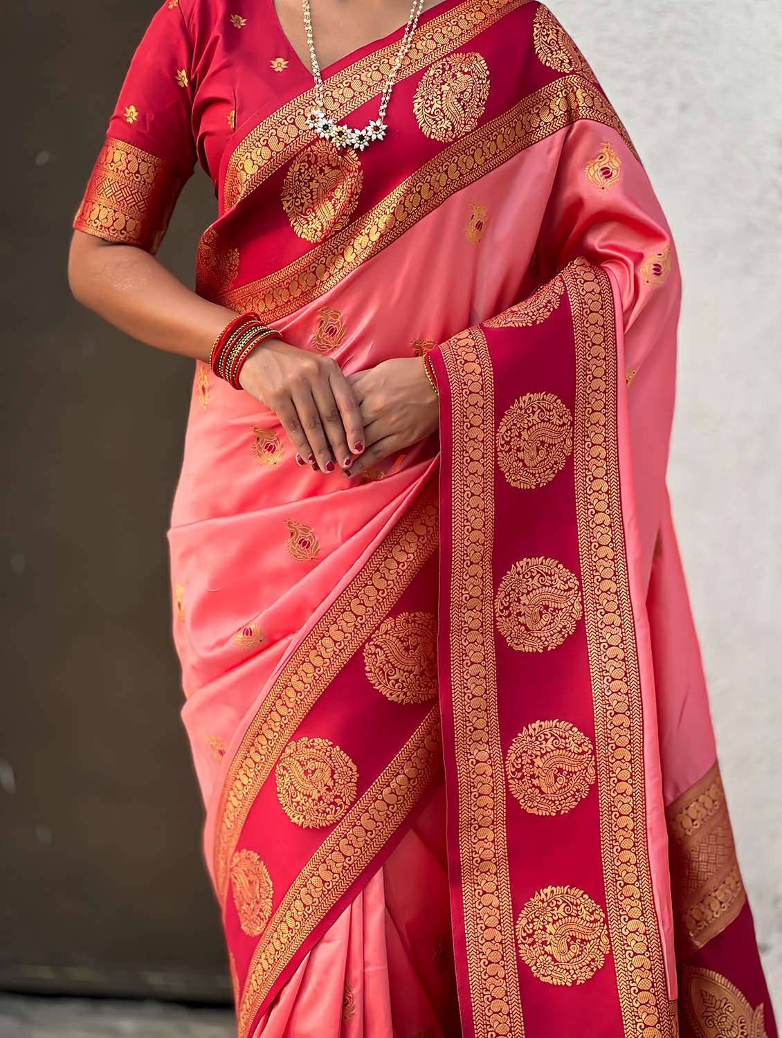 women self design banarasi saree with blouse - 22447767 -  Standard Image - 5