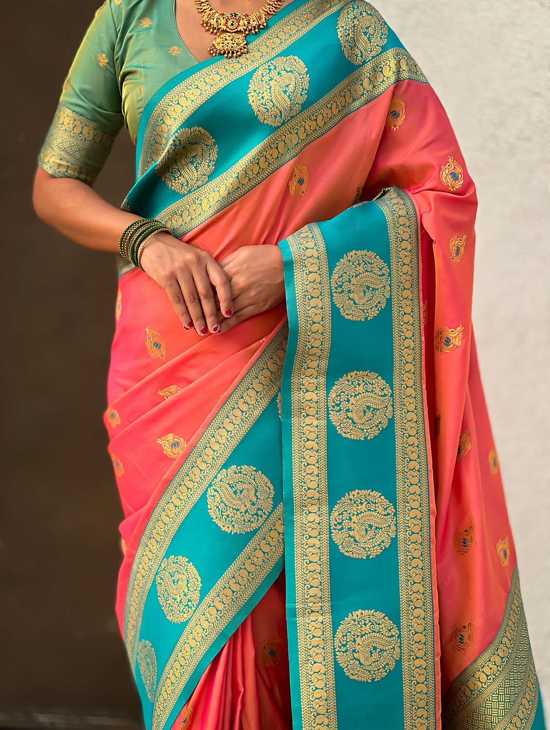 women self design banarasi saree with blouse - 22447770 -  Standard Image - 5