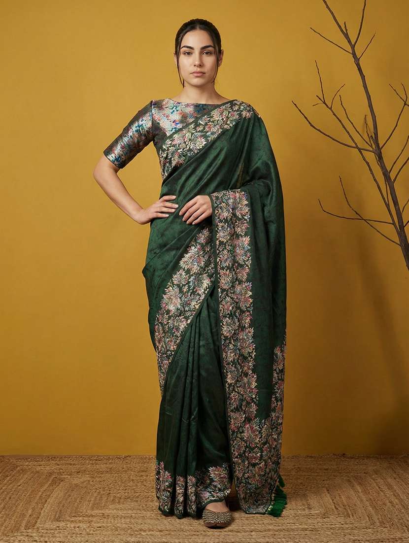 women printed bordered saree with blouse