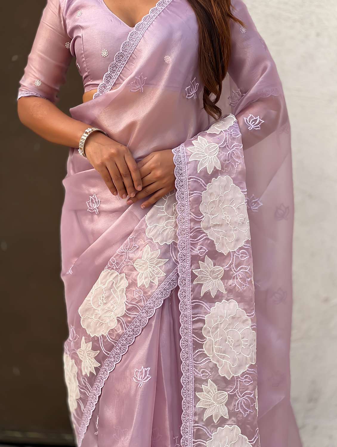 women solid with bordered saree with blouse - 22447861 -  Standard Image - 5