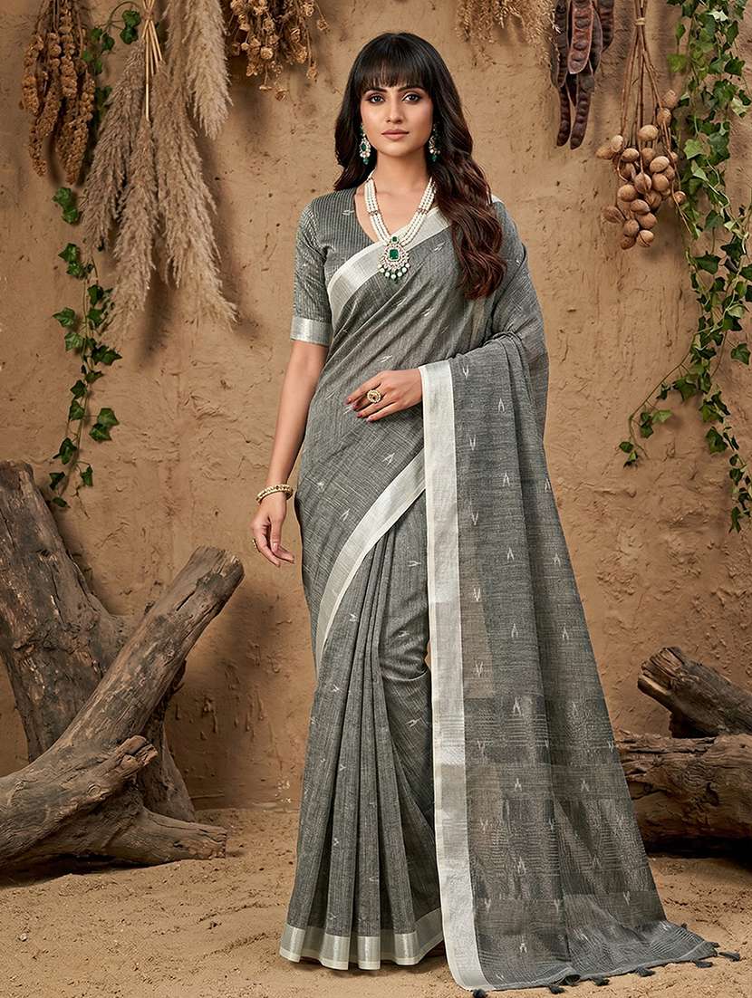 women self design handloom saree with blouse